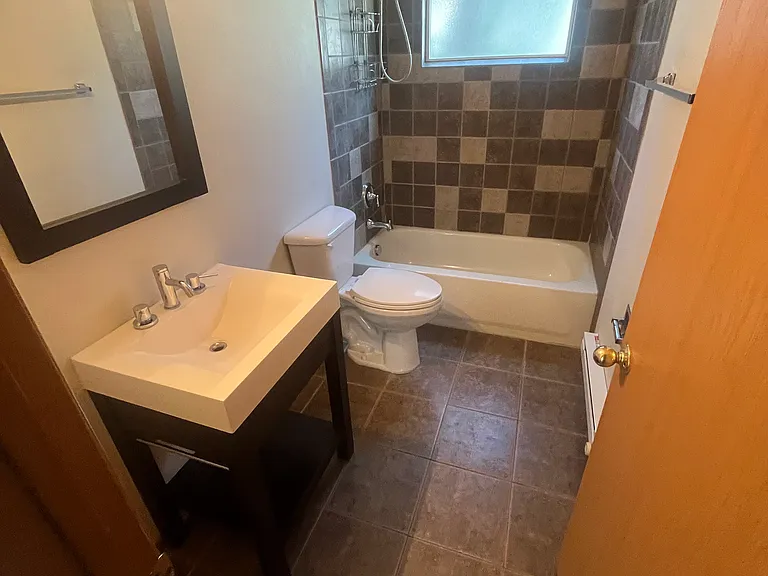 2411 S Grand Blvd #3 — Photo 8