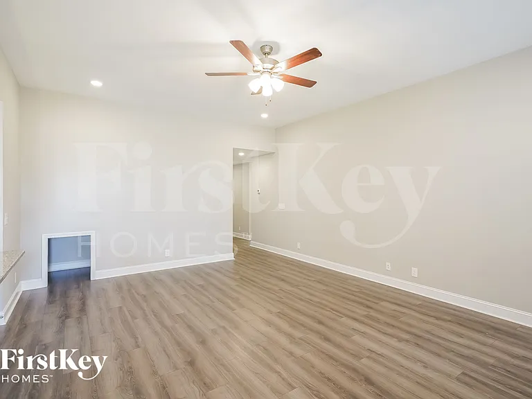 640 Alvin Rd — Photo 2