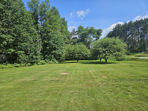 4th image of 1029 E River Road