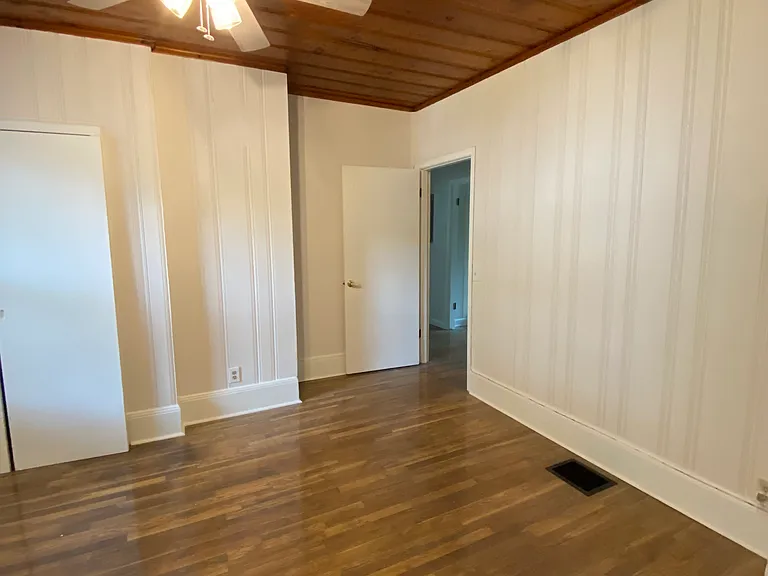 229 Grandview Dr — Photo 6