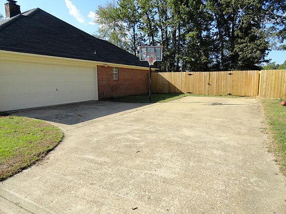 2nd image of 481 Lakeover Dr W