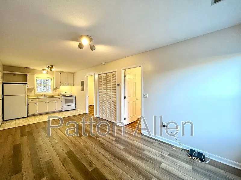 2 bed, 1.5 bath, 650 sqft, $1,350 — Photo 2