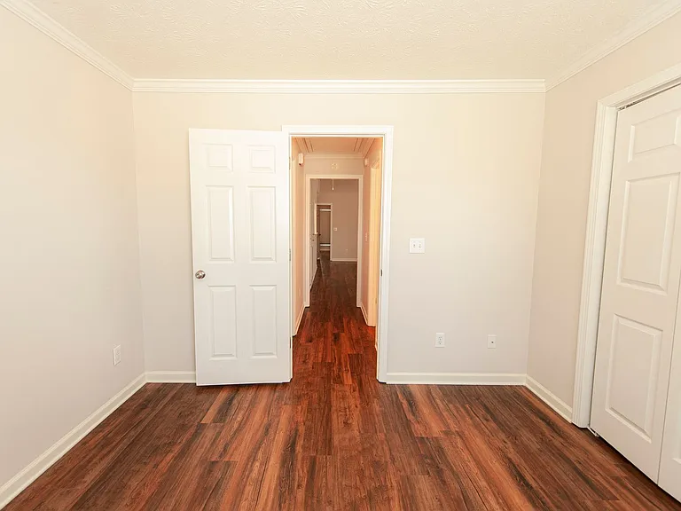 1124 Stafford Dr — Photo 6