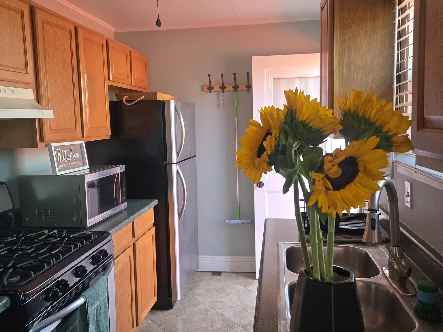 1 bed, $2,100 — Photo 4