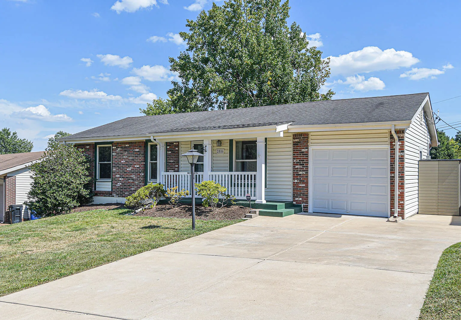 3 bed, 1300 sqft, $2,000 — Photo 1