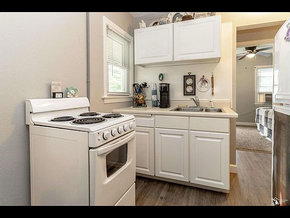 2nd image of 122 W Lagrange St Unit 5