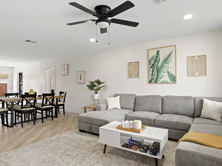 2241 N Sunset Dr — Photo 3