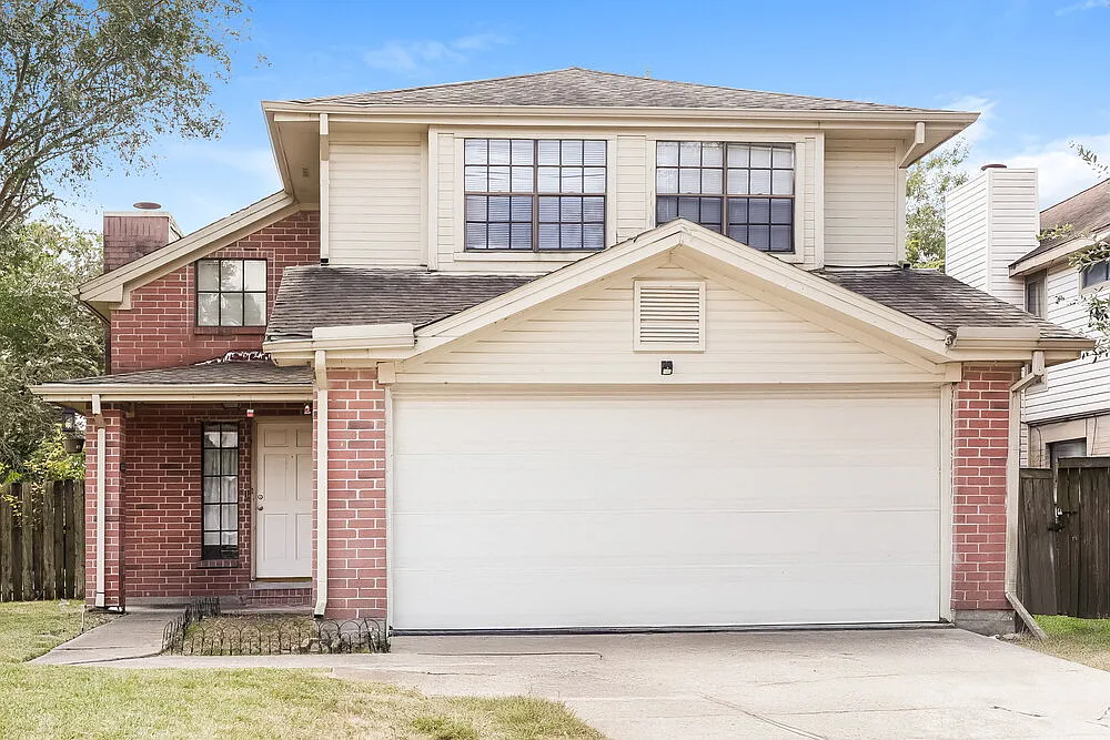 3 bed, 2.5 bath, 1819 sqft, $1,900 — Photo 1