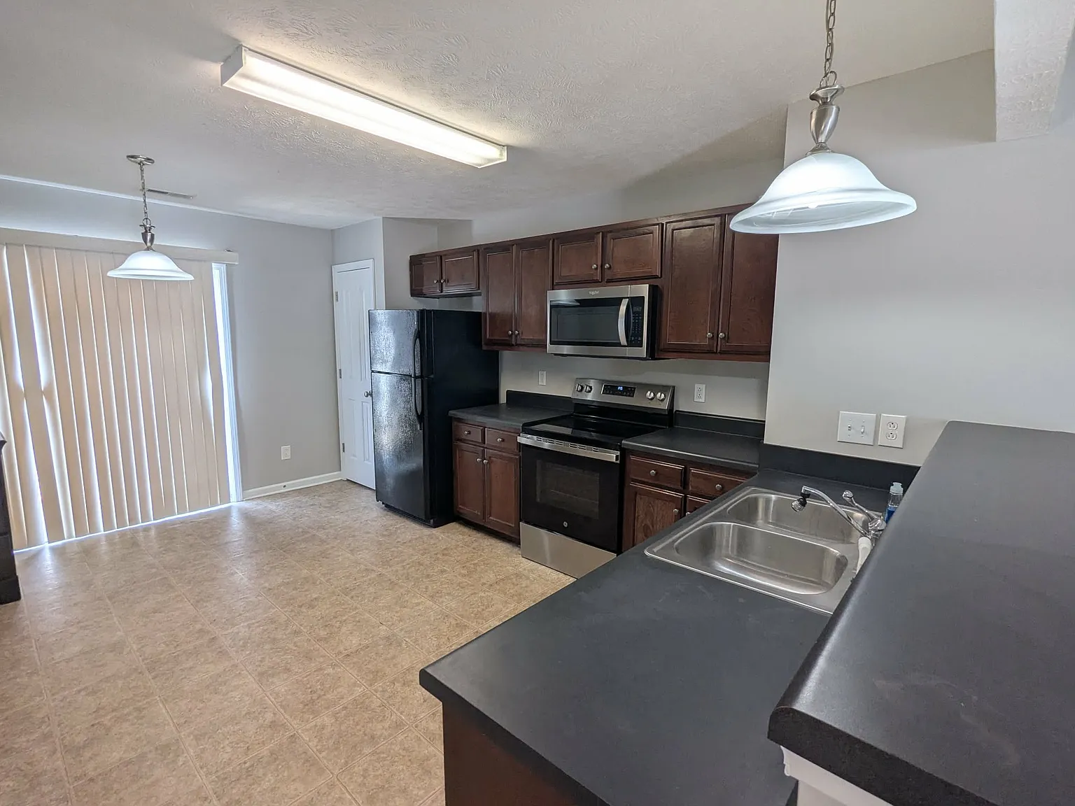 2 bed, 2.5 bath, 1257 sqft, $1,495 — Photo 4