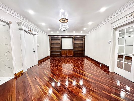 4th image of 1814 E 19th St #2