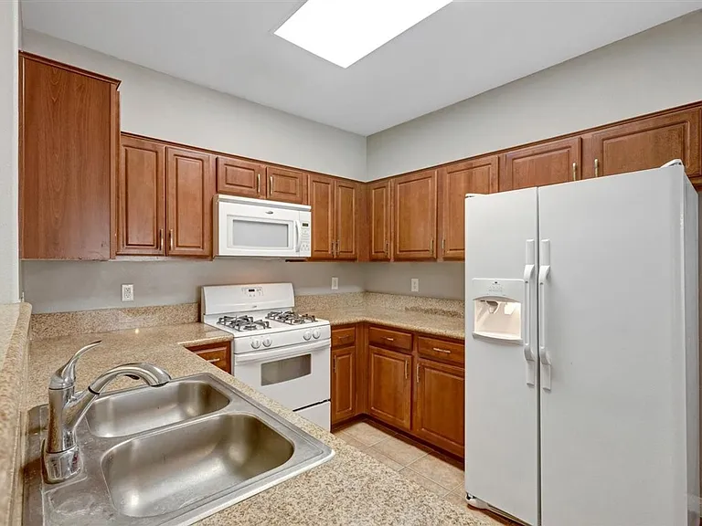 10500 Nordic Cliff Ave — Photo 7