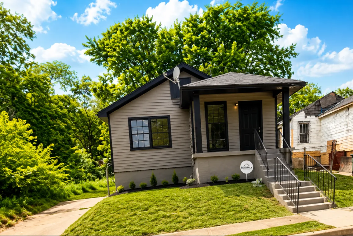 4 bed, 1.0 bath, 911 sqft, $1,350 — Photo 3