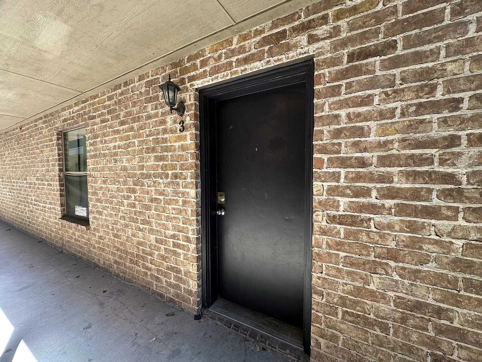 613 Bernard St — Photo 2