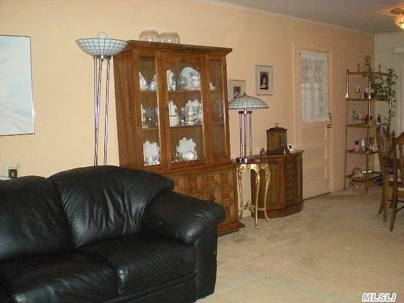 4th image of 39 Carrington Dr