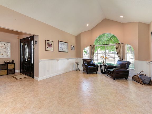3rd image of 107 Chambersburg Way