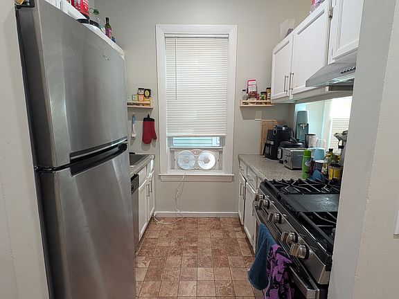 4th image of 216 Columbia St #1