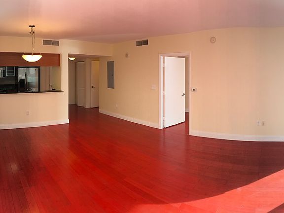 3rd image of 1800 N Bayshore Dr APT 2712