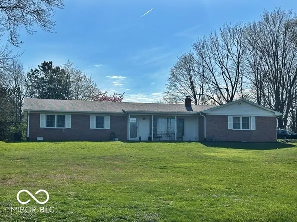 661 Spring Hills Dr, Zionsville, IN 46077