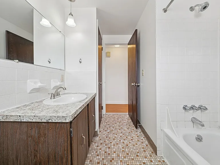 Losson Garden Apartments — Photo 9