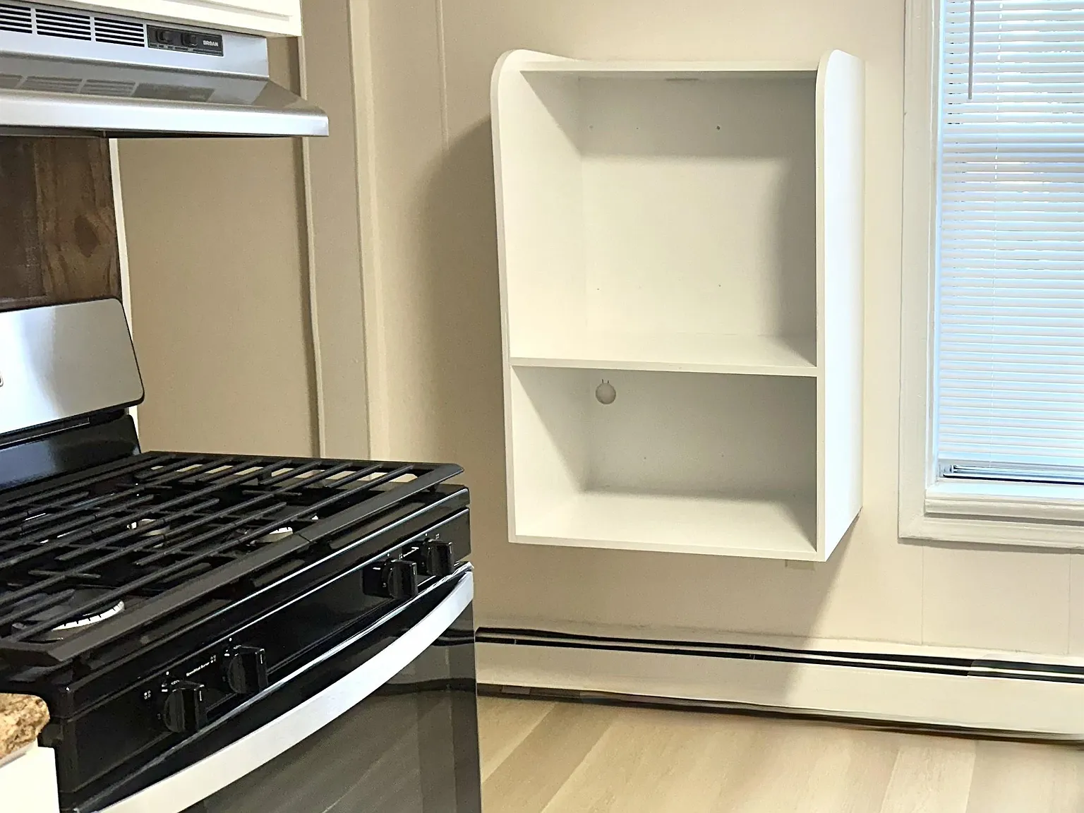 2 bed, 1.0 bath, 1200 sqft, $2,550 — Photo 3