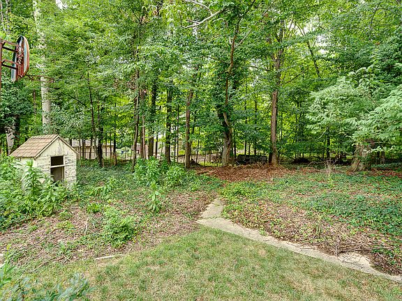 4th image of 434 E Schreyer Pl