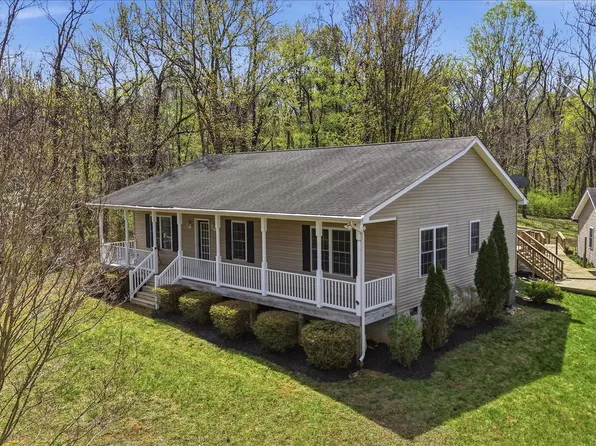 622 Ann Lewis Rd, Charles Town, WV 25414