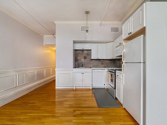 4th image of 188 North St APT 54