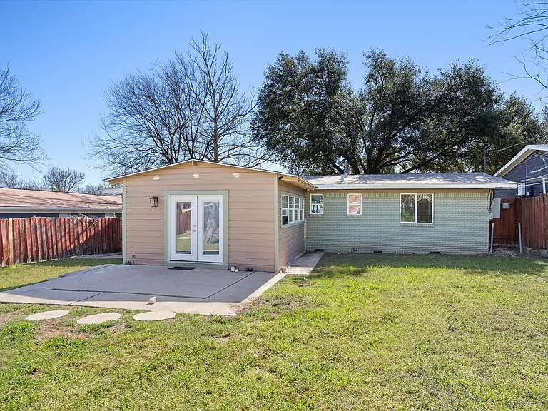 4900 Eastdale Dr — Photo 31