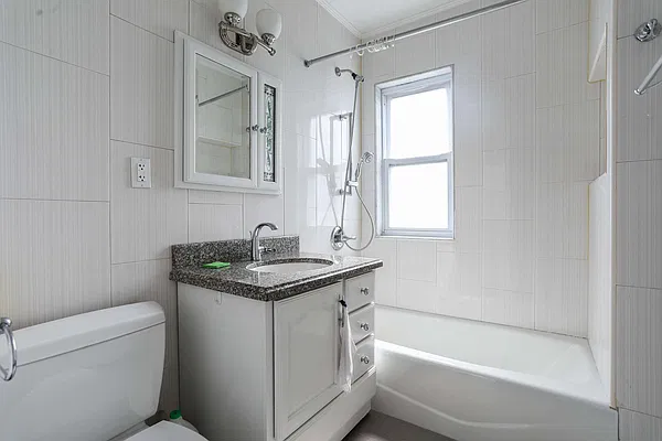 Sold by Momentum Real Estate LLC | media 7