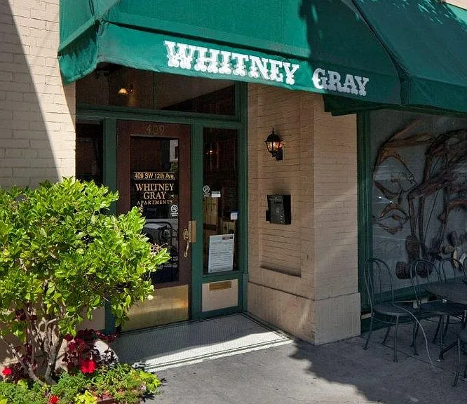 Whitney Gray — Photo 2
