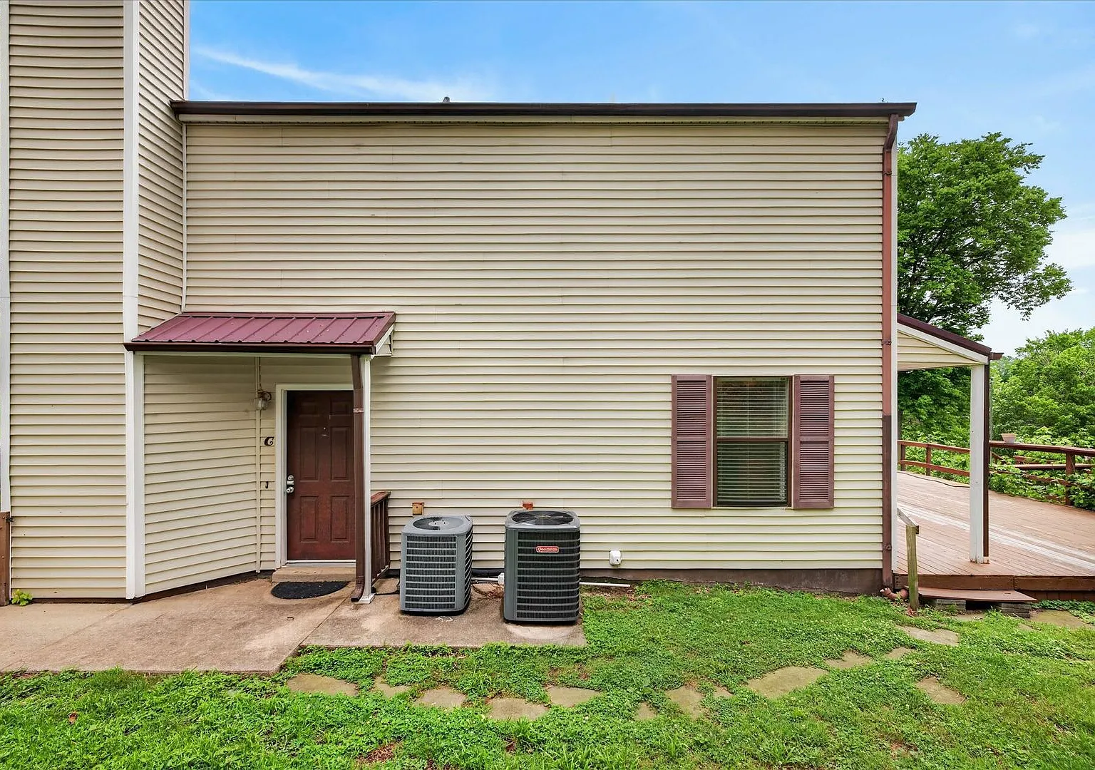The Kingsbury Drive Townhomes For Rent! — Photo 1