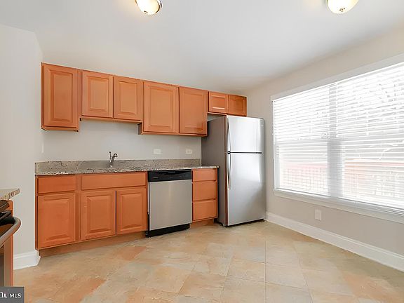 4th image of 702 New Orchard Pl