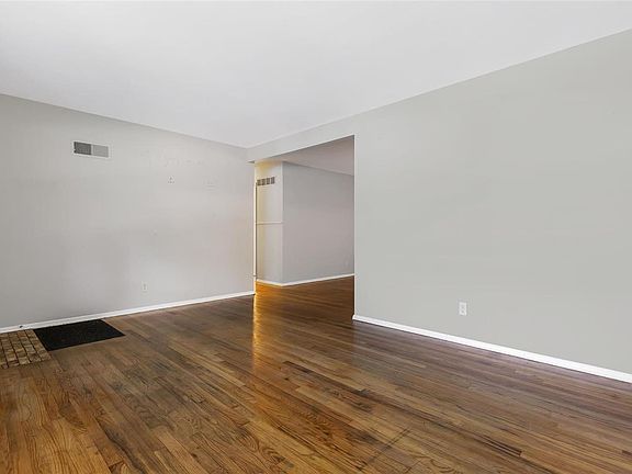 5th image of 12067 Glenpark Dr