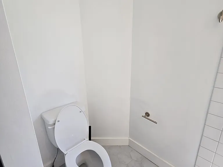 1401 Charles St #B — Photo 11