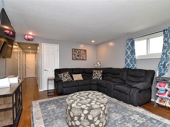 3rd image of 34144 Sylvia Dr
