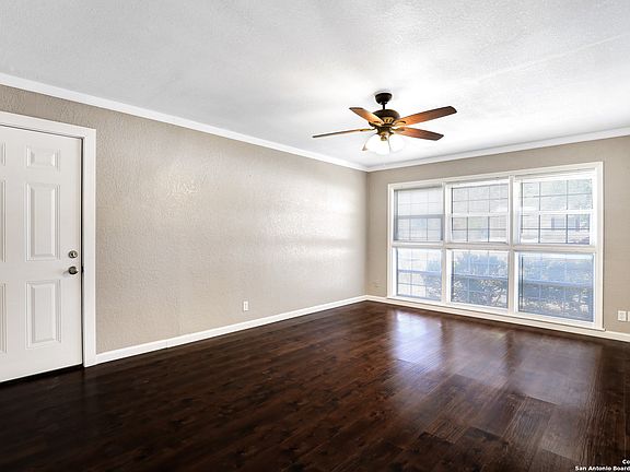 3rd image of 326 Sandalwood Ln