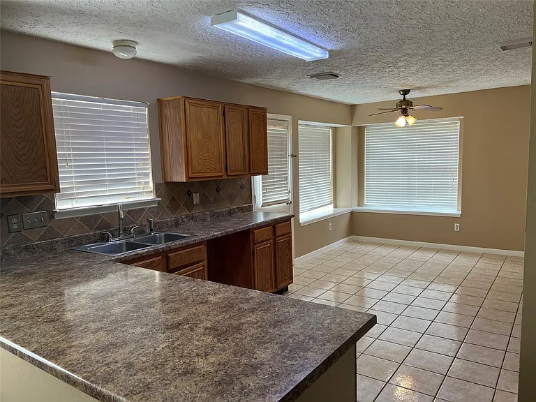 13967 Dentwood Dr — Photo 2