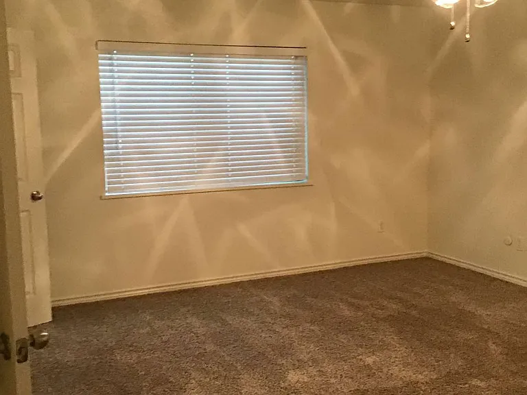 2622 Meadowview Dr — Photo 15