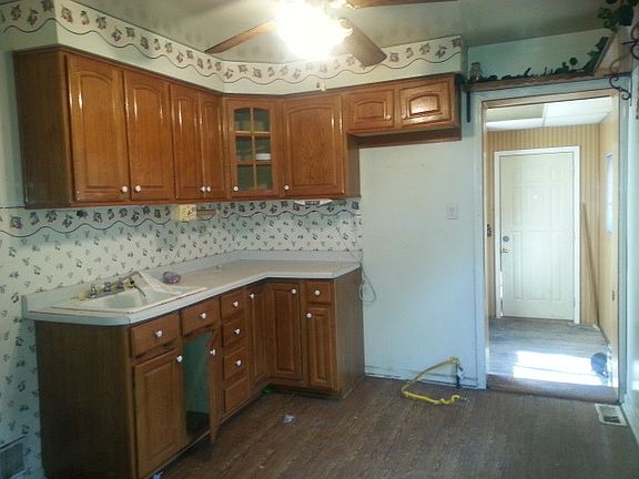 2nd image of 1364 Kenilworth Dr