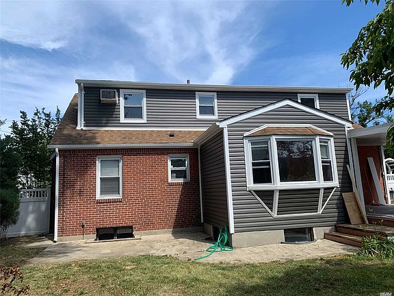 3rd image of 167 Schenck Blvd