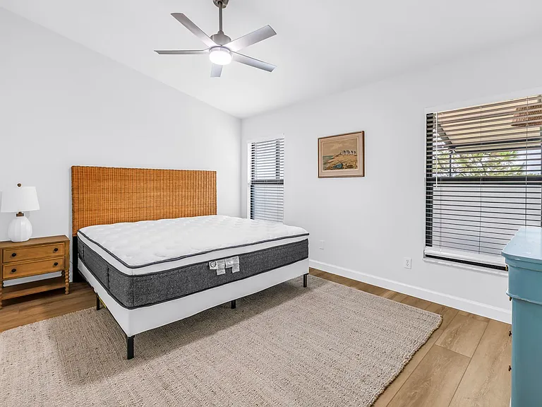 956 San Carlos Ct NE — Photo 36