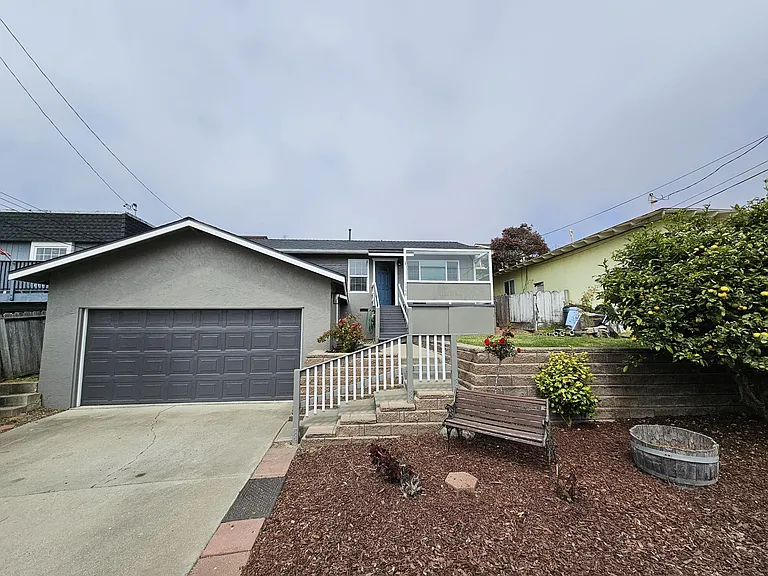 1348 Prescott Dr — Photo 1