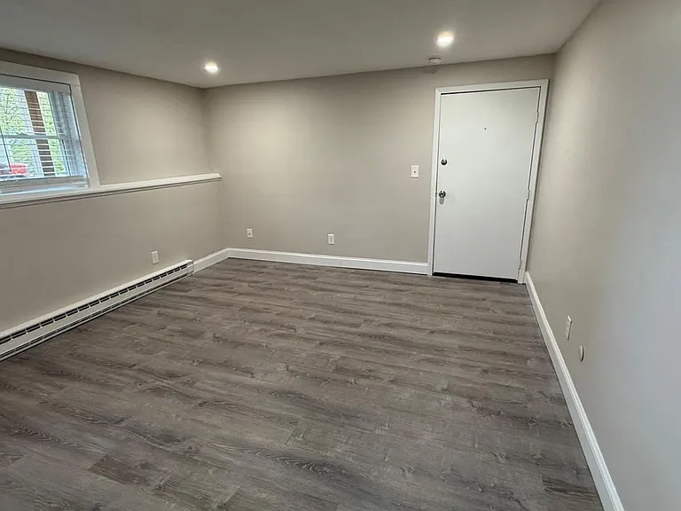 8-12 Perry St — Photo 9