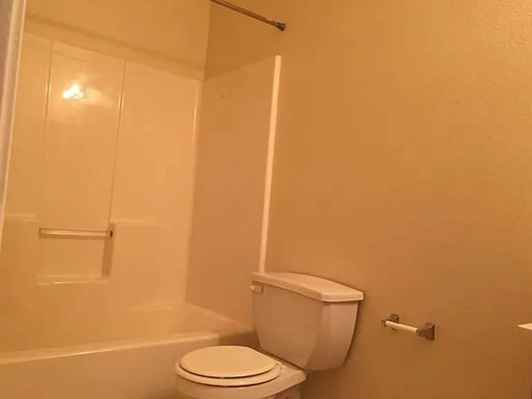 2204 Hickory Dr — Photo 19