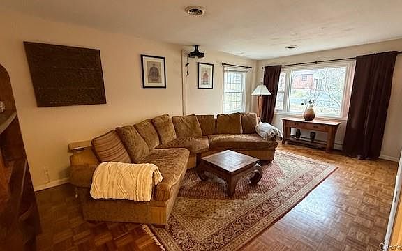 3rd image of 3 Flower Ln