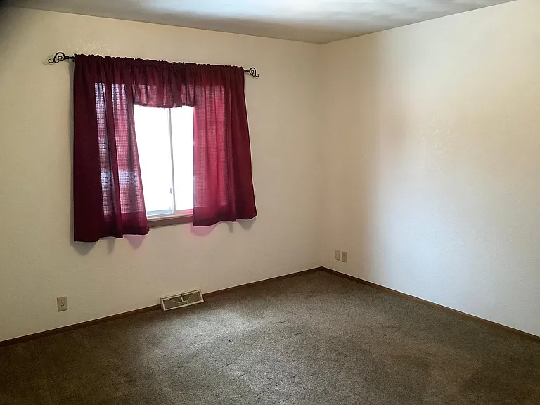 2041 Greenwood Dr — Photo 10