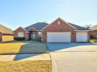 220 SW 30th St, Moore, OK 73160