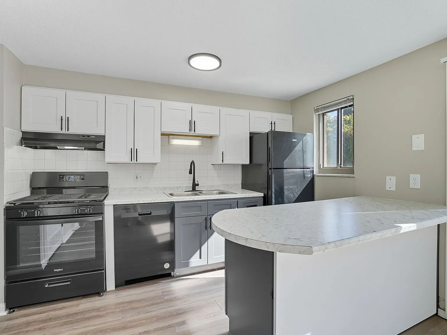 Coventry Court Townhomes — Photo 1