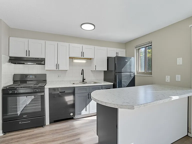 Coventry Court Townhomes — Photo 1