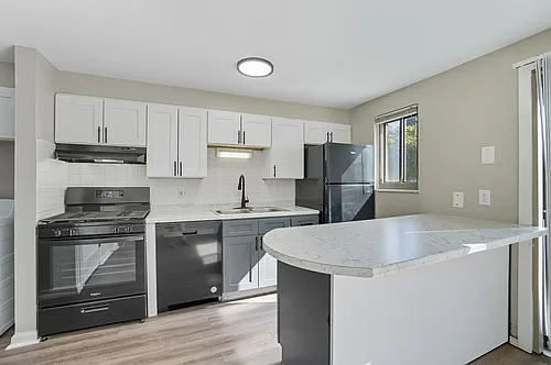 Coventry Court Townhomes Photo 1